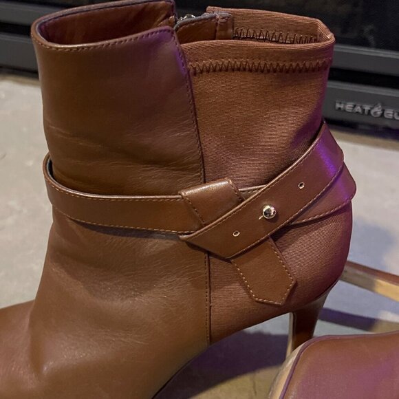 WHITE HOUSE BLACK MARKET "Tallon" Bootie Brown, Sz 7 EUC - Picture 6 of 9